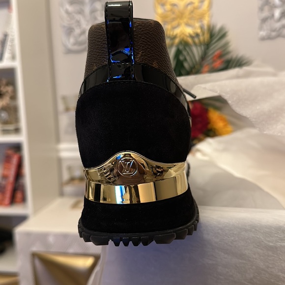 Authentic Louis Vuitton (Run Away Sneaker) New never worn still in original box. - Picture 5 of 5